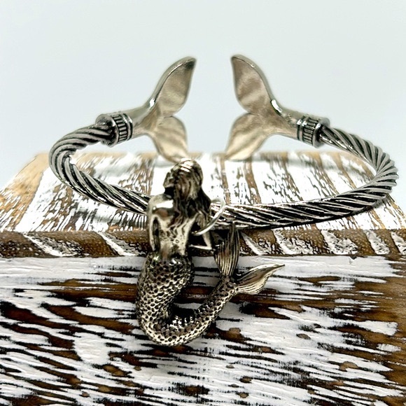 Handmade Mermaid Tail Adjustable Fit Cuff Bracelet! - Picture 3 of 8